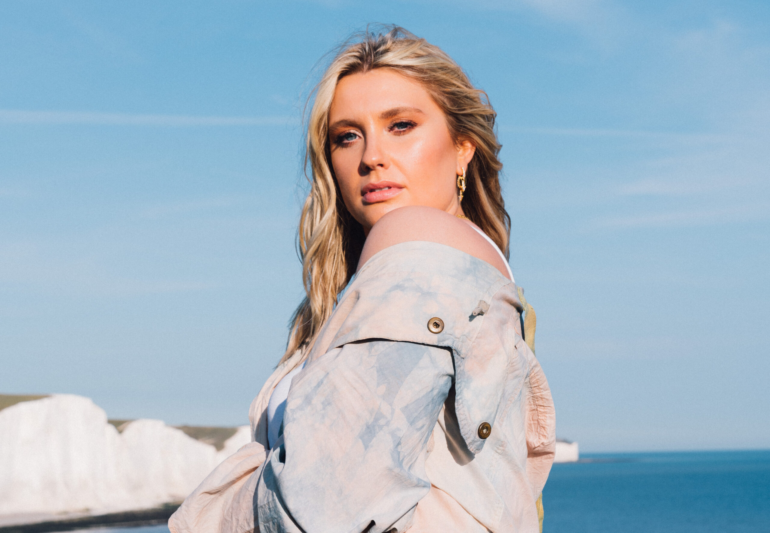 Megérkezett Ella Henderson új albuma