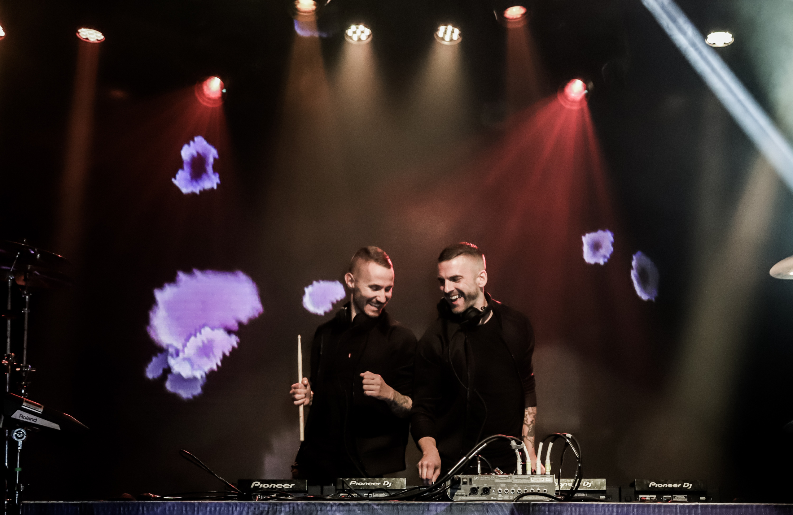 Zenés időutazásra visz a Galantis