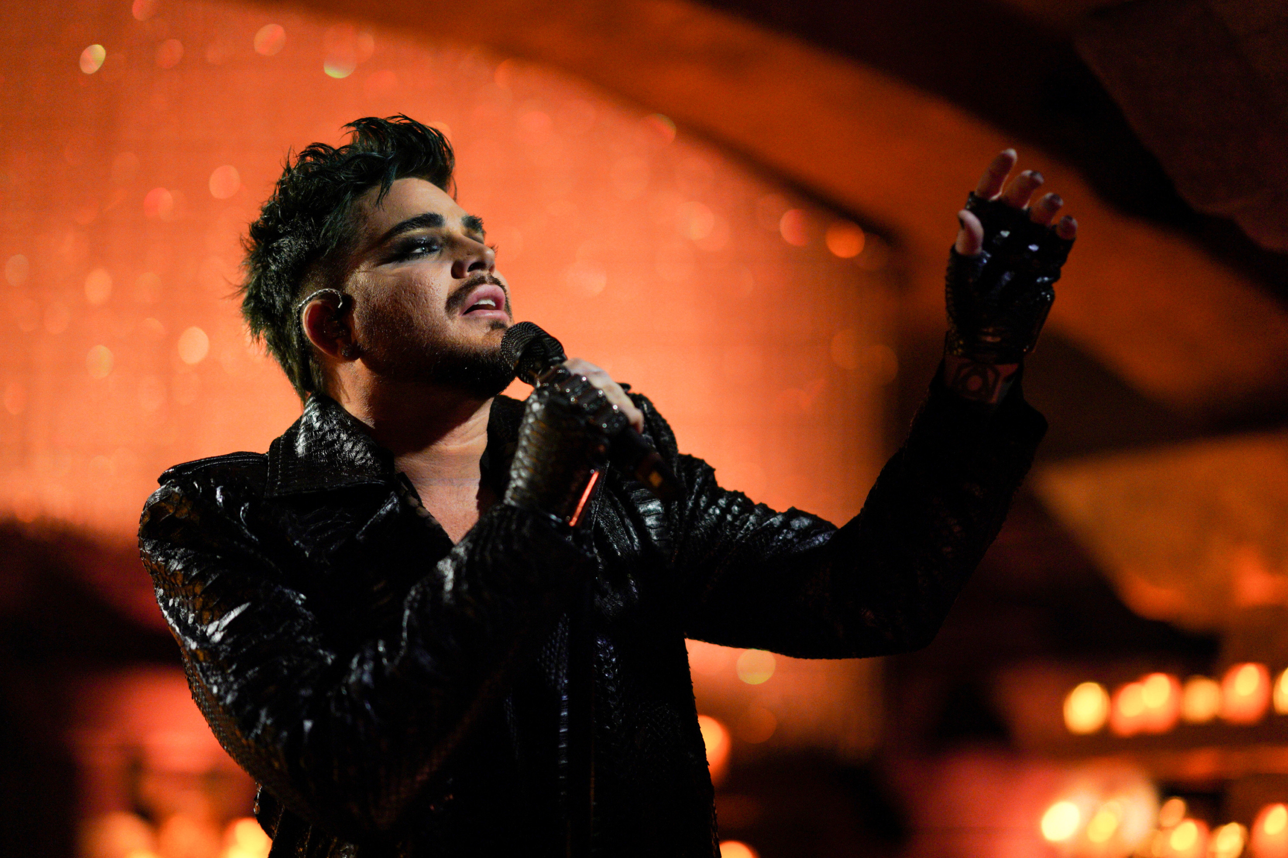 Adam Lambert filmzenével tér vissza