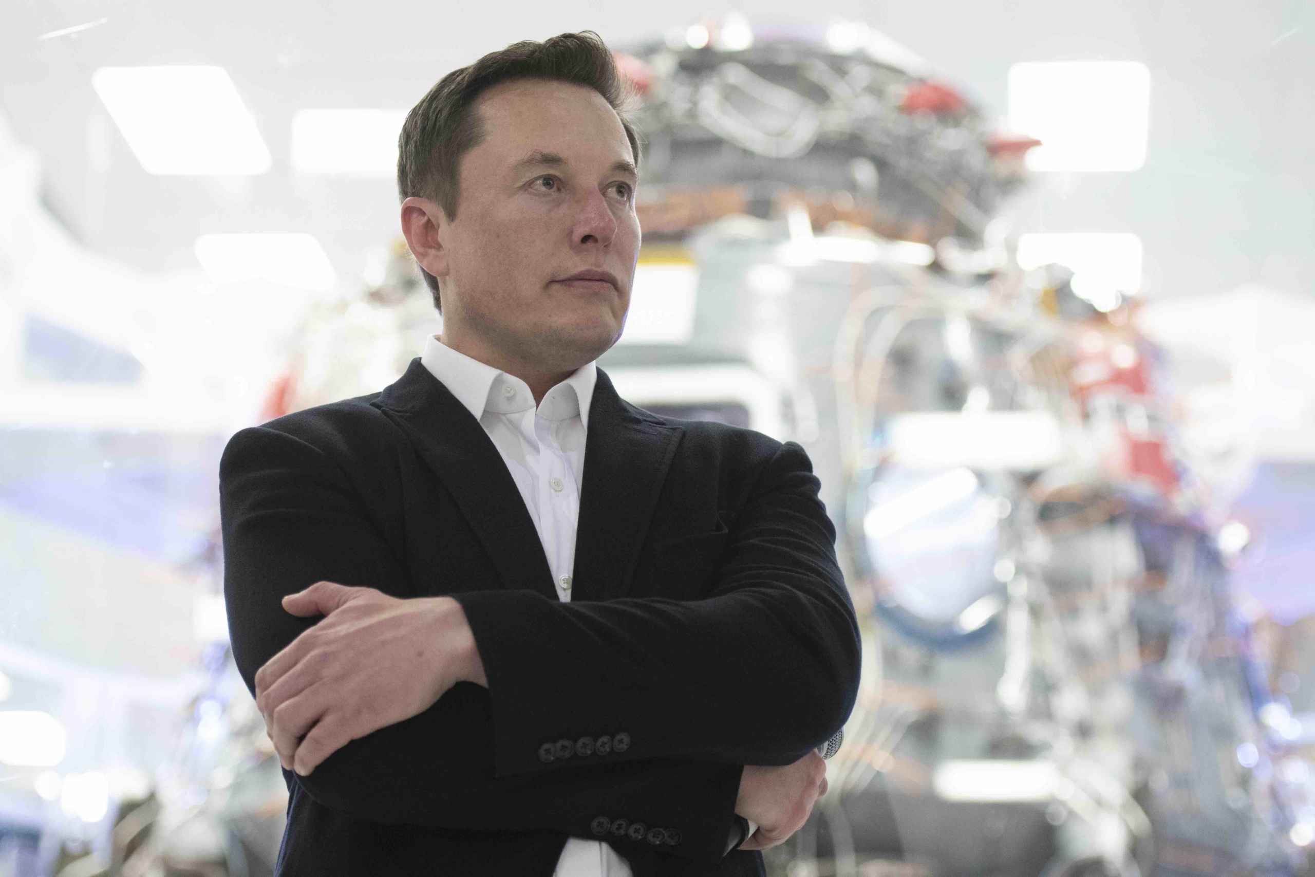 Elon Musk pár órára bukta a világ leggazdagabb embere címet
