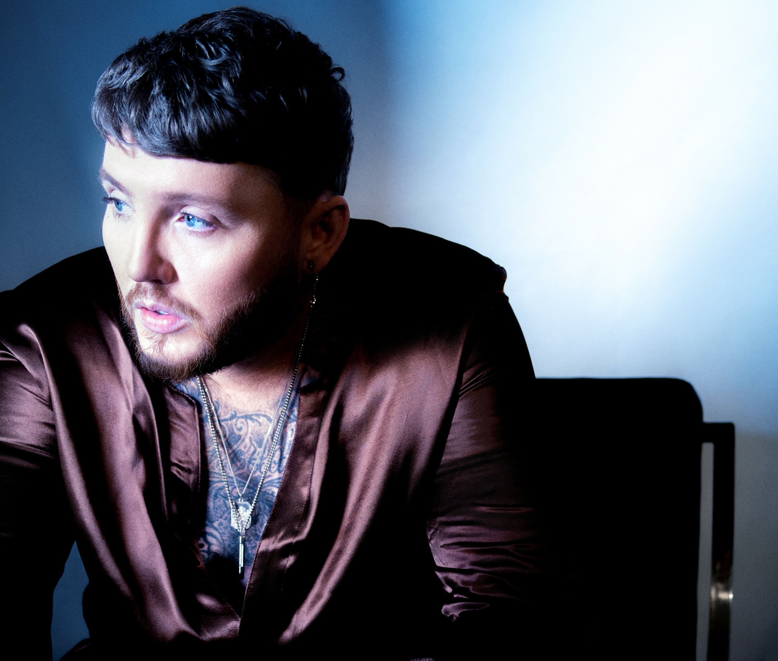 Hat új dallal kiegészítve jelent meg James Arthur legújabb albumának delux kiadása