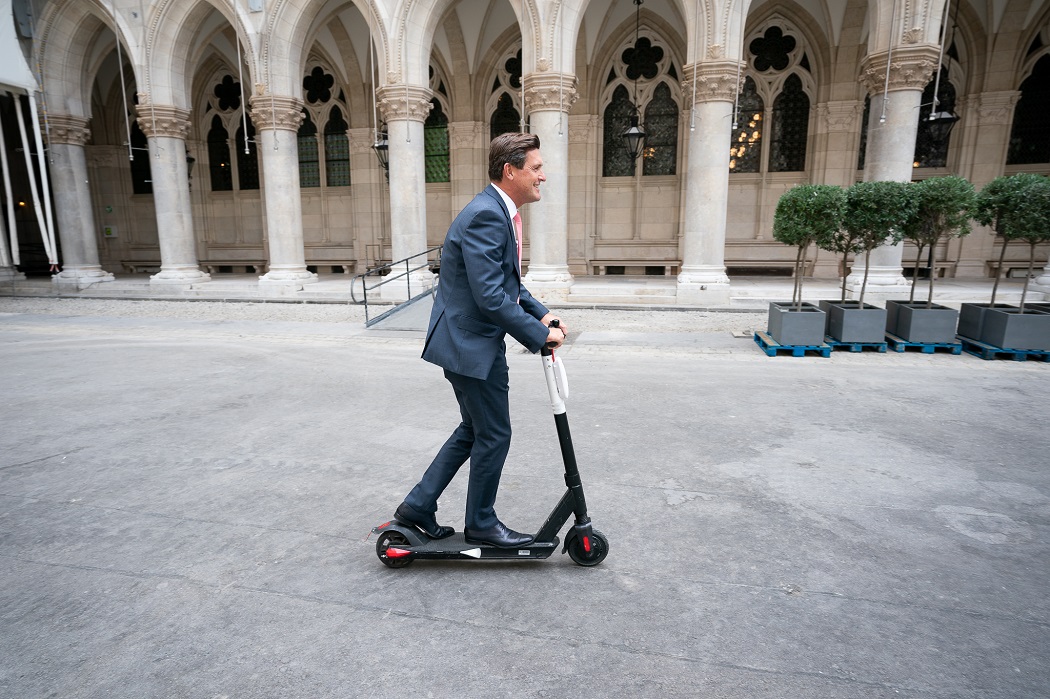 Jövőre már szigorúbban veszik a közösségi rollerezést Bécsben