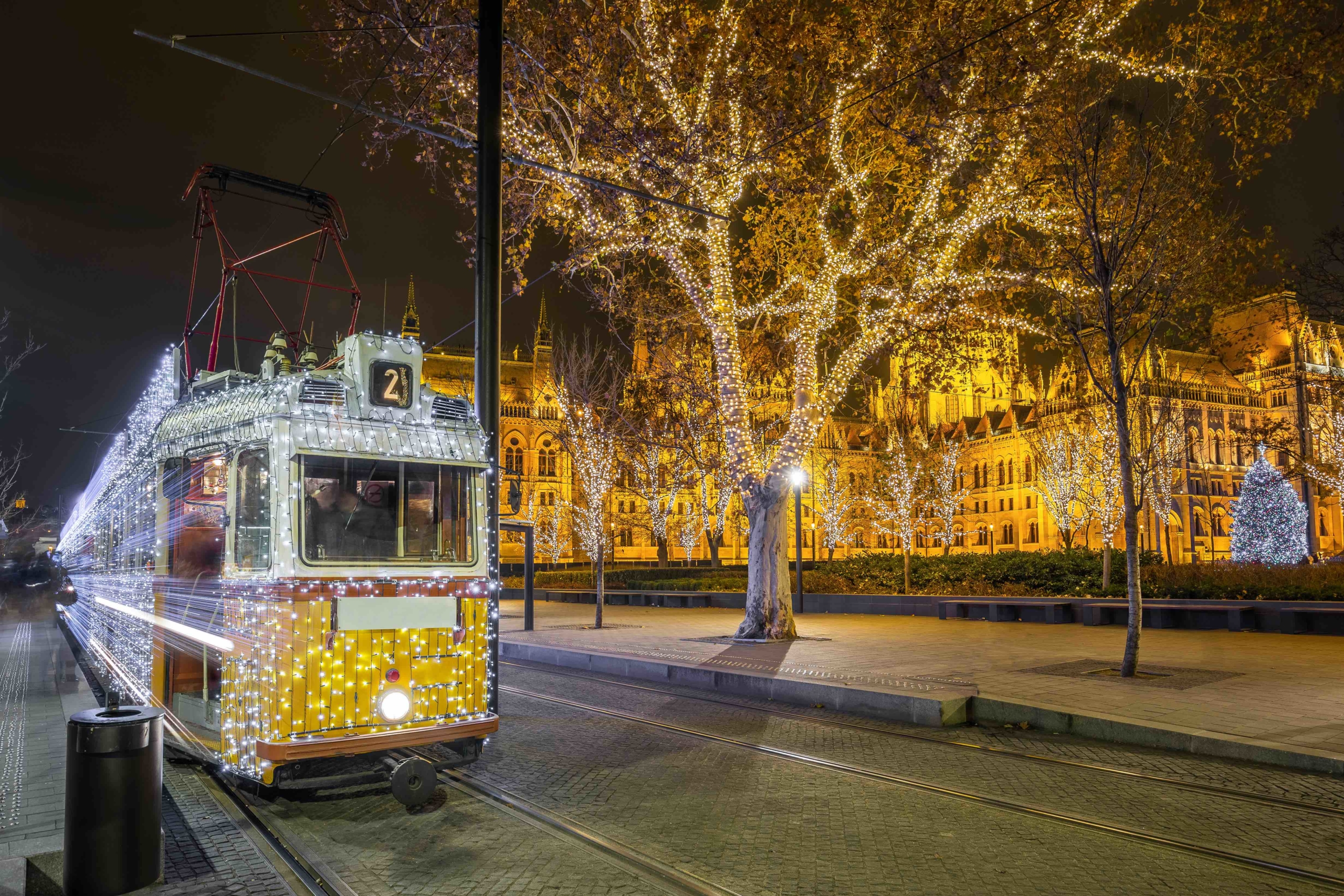 Mától újra jár az adventi villamos Budapesten
