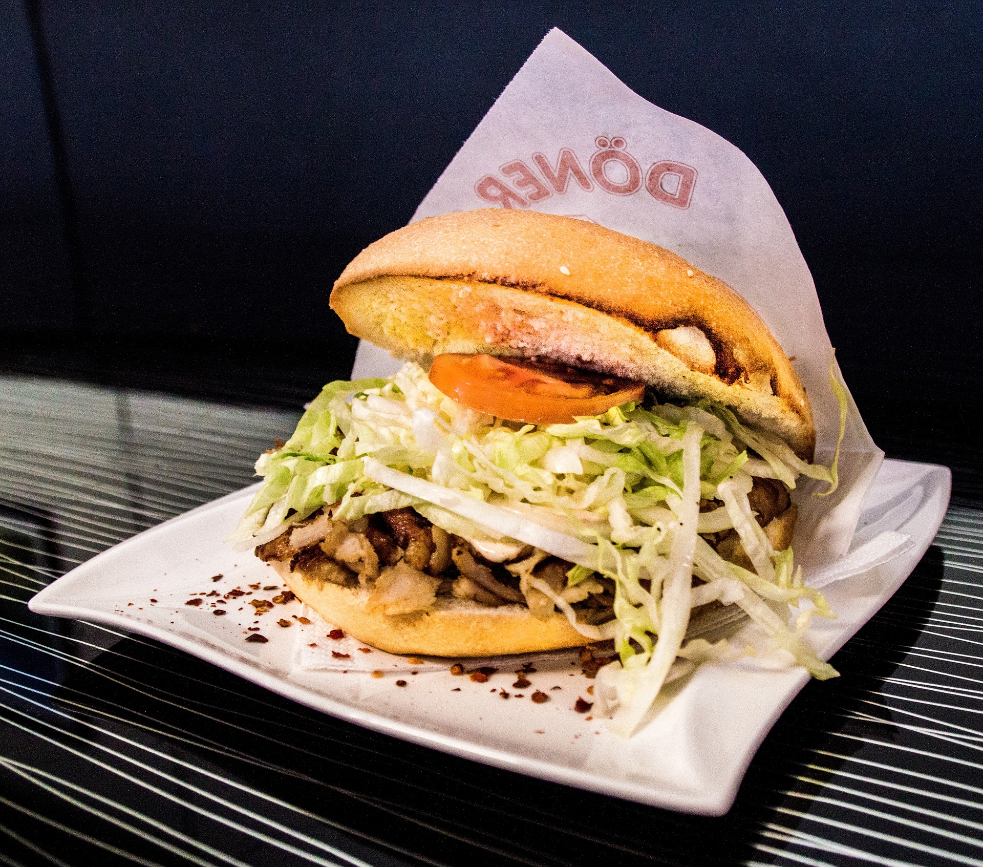 Megelőzte a döner a currywurstot a németek kedvenc gyorsételeinek toplistáján