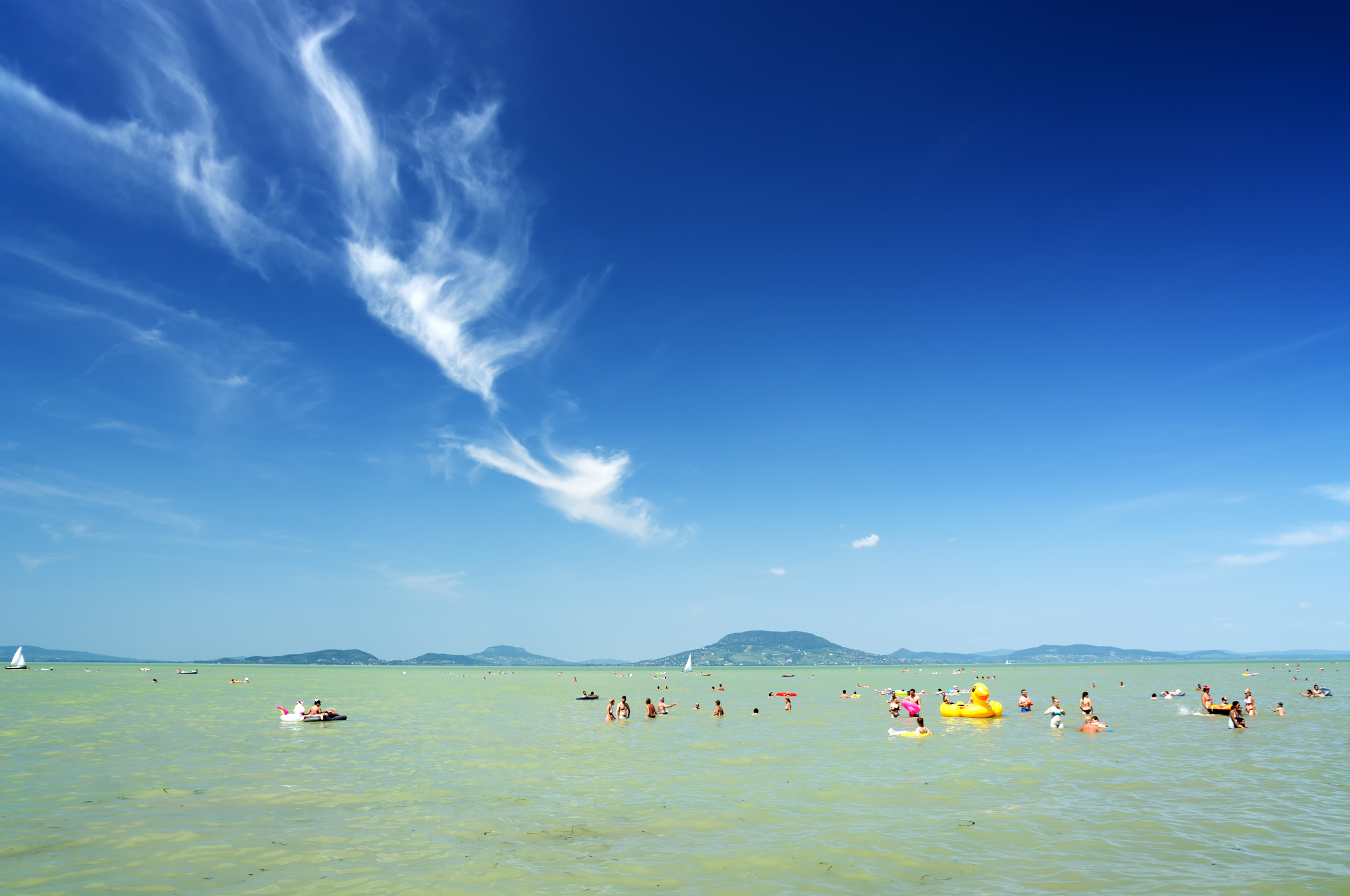 A Balatonra "űzte" a magyarokat a kánikulai hétvége