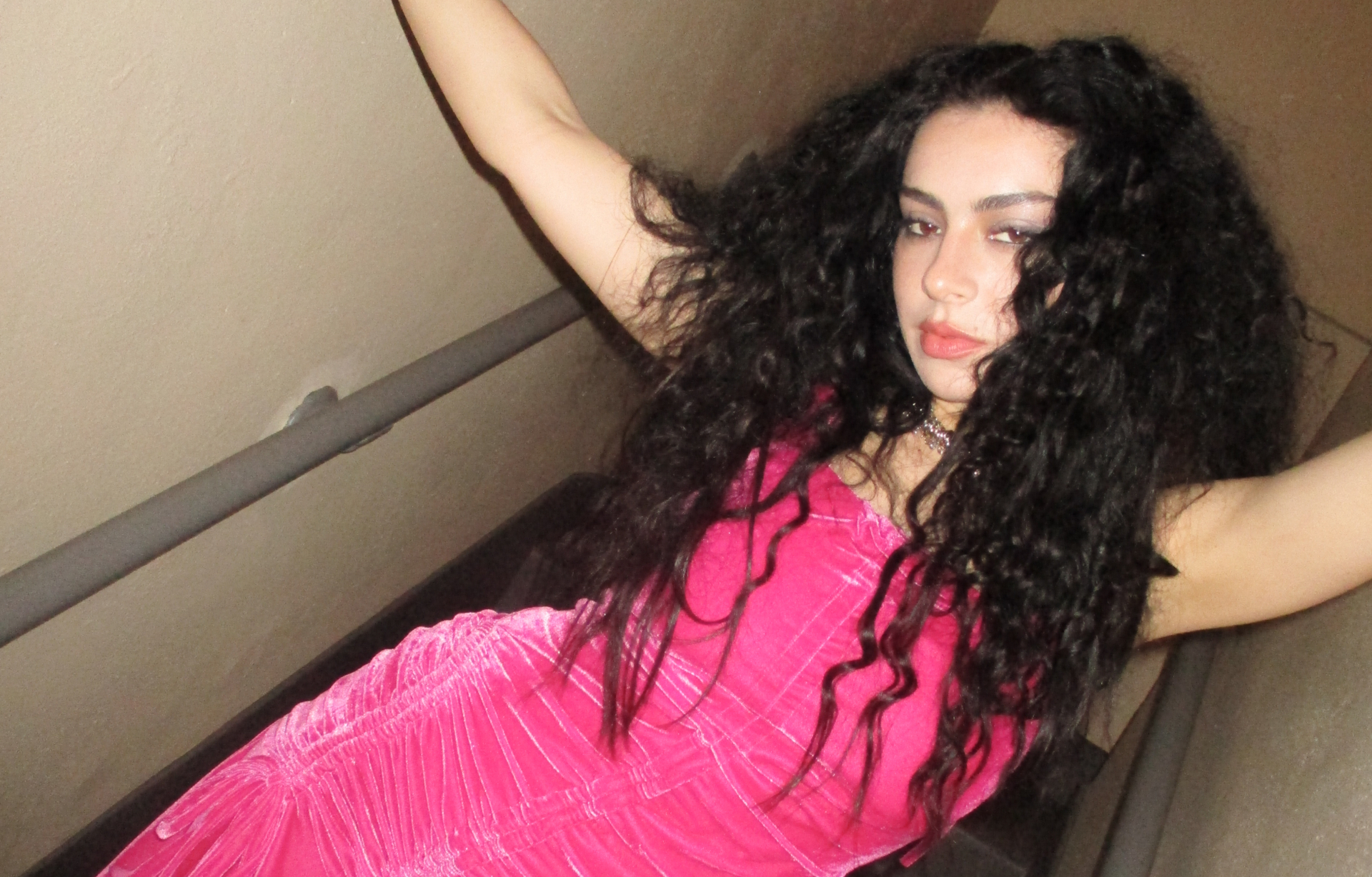 Charli XCX is beszállt a Barbie-buliba