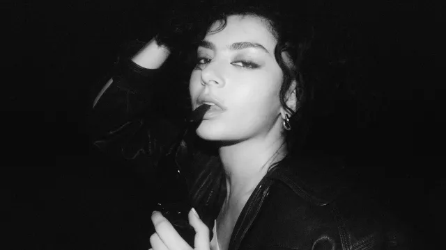 Charli XCX és Sam Smith először énekelnek együtt