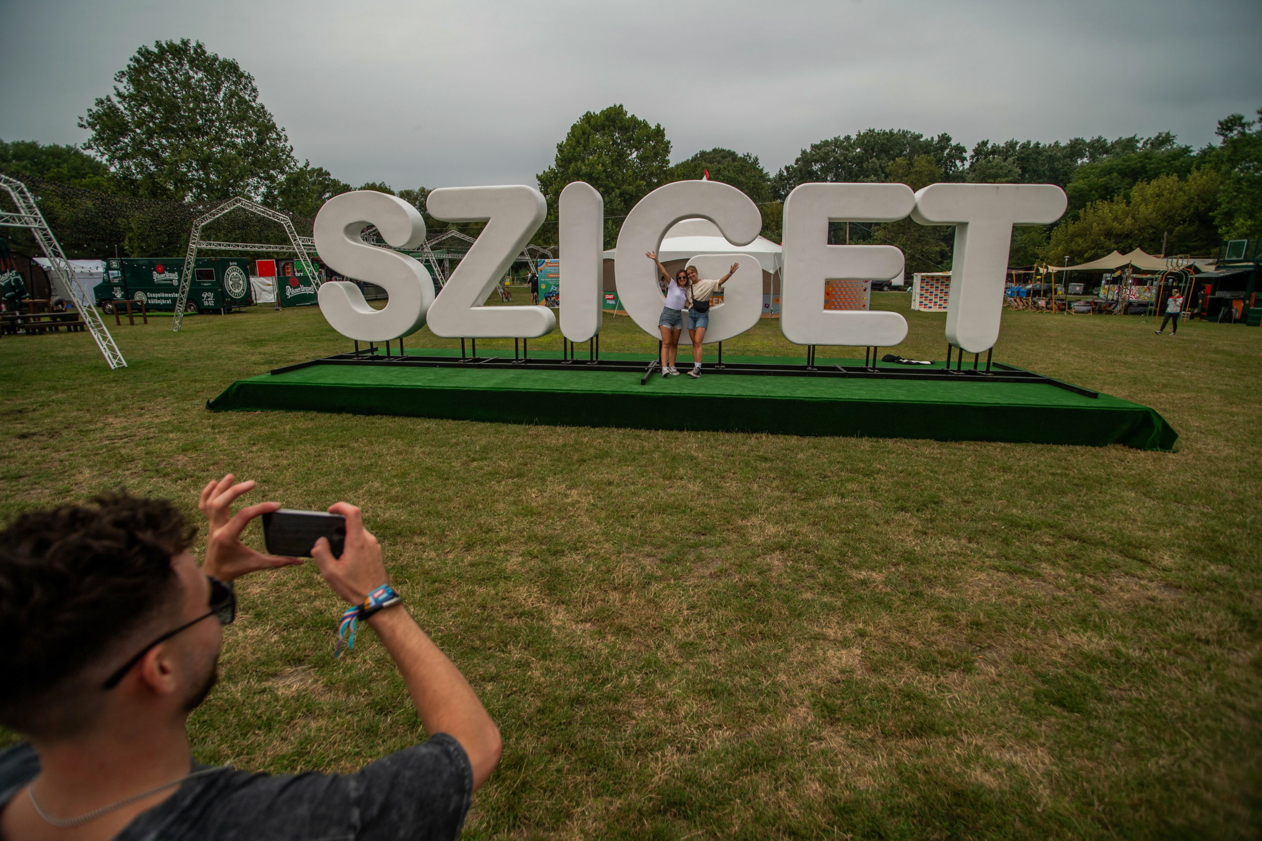 A péntek várható a legerősebb napnak és hollandiából érkezik a legtöbb fesztiválozó - kezdődik a Sziget!