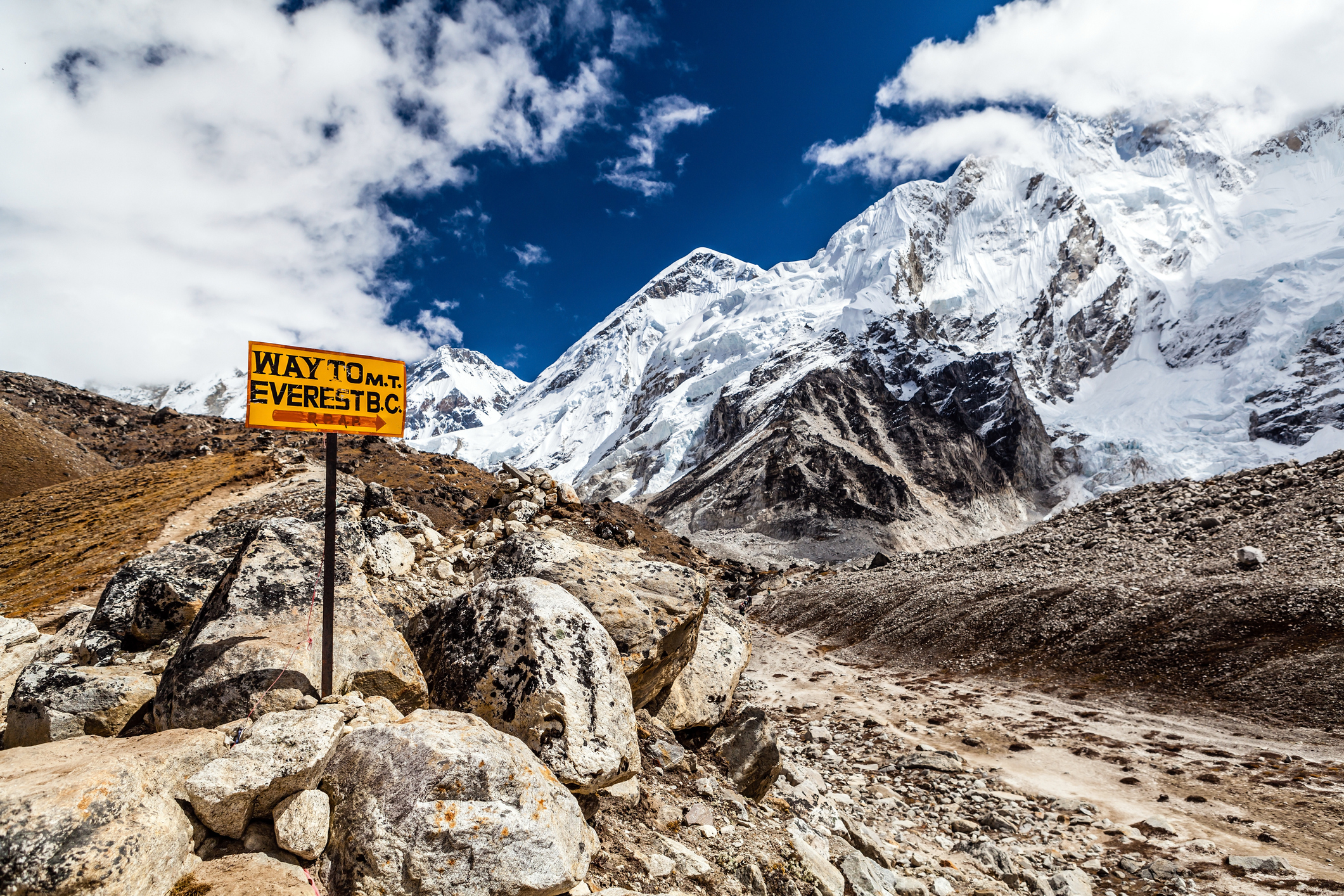Suhajda Szilárd a Mount Everest megmászására készül oxigénpalack és teherhordók nélkül