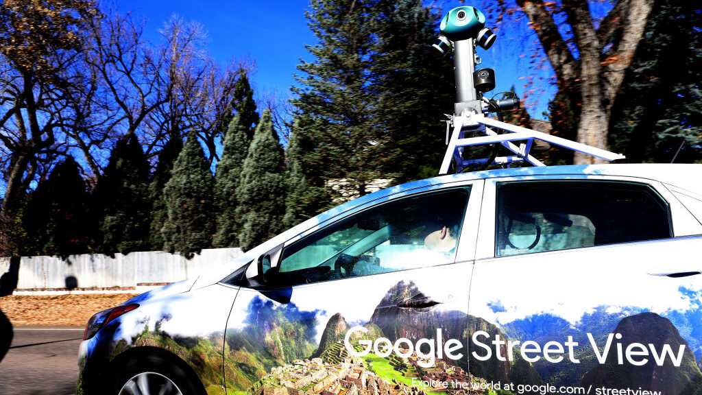 Holnaptól újra feltűnnek a hazai utakon a Google autói