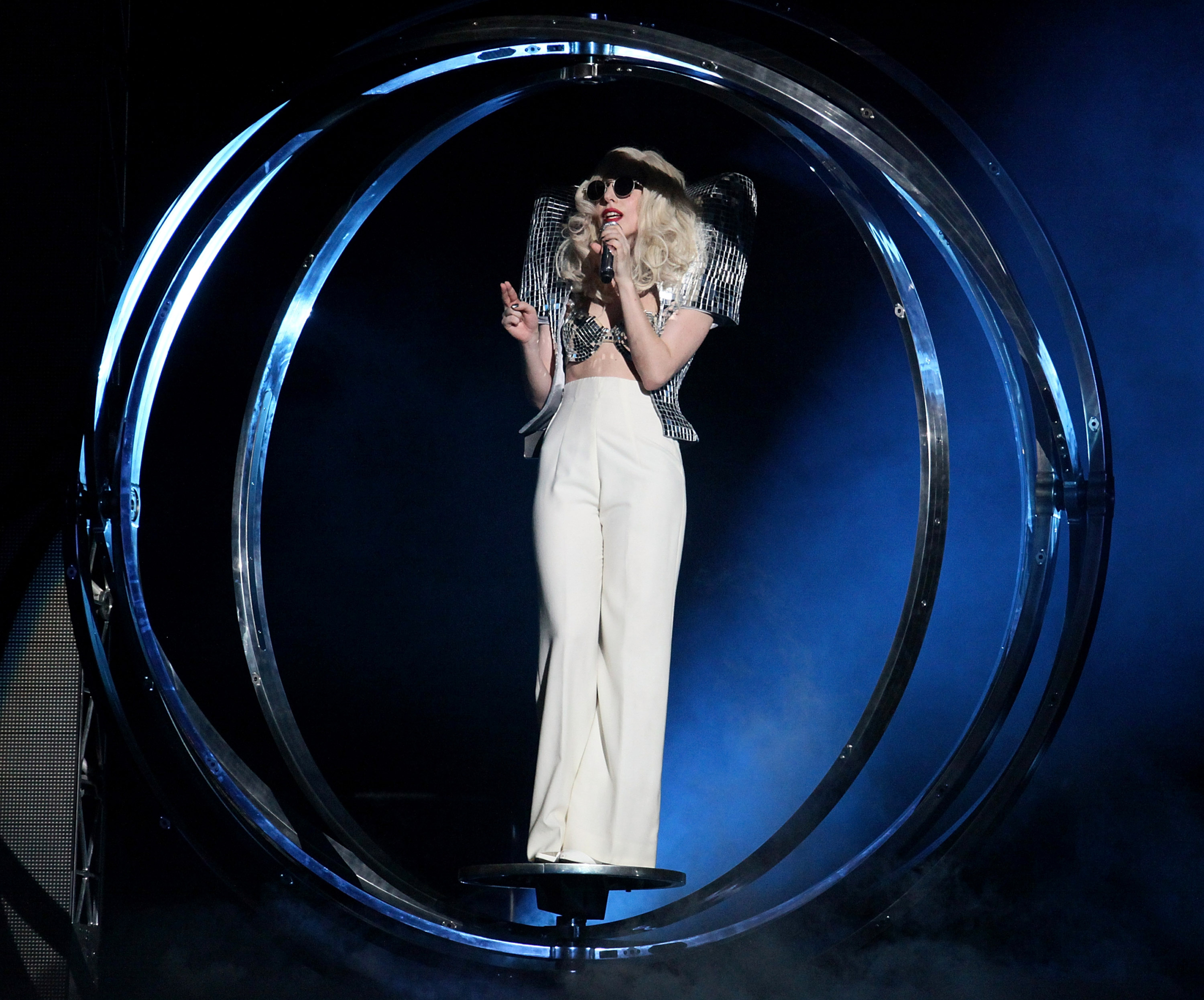 Kékben ünnepel Lady Gaga