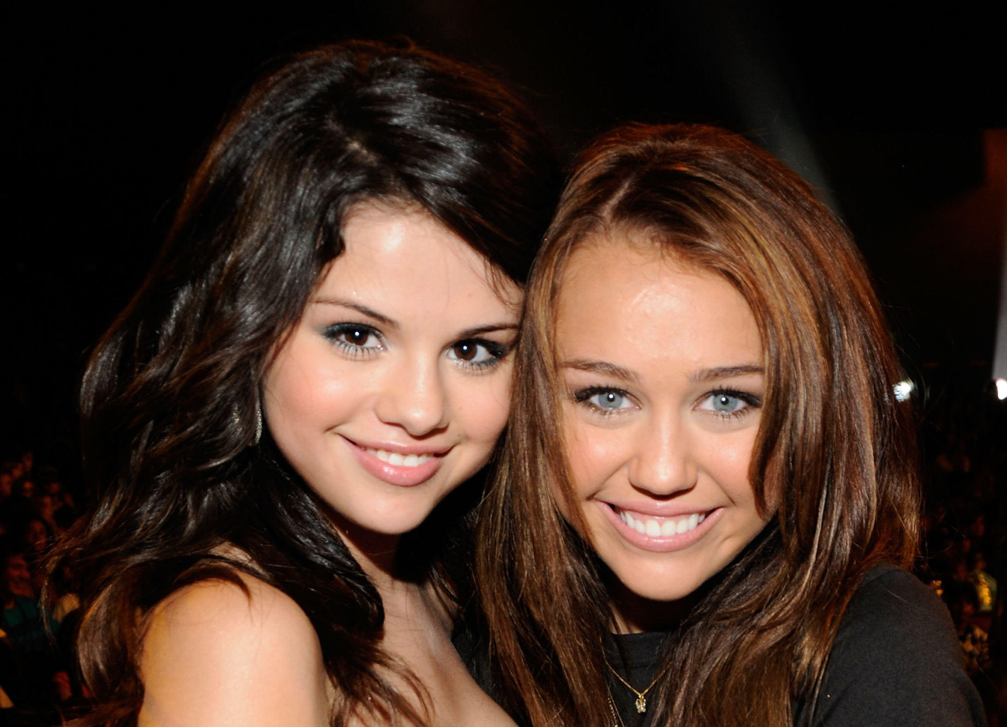 Hannah Montana és Alex egyszerre jelentkezik új zenékkel