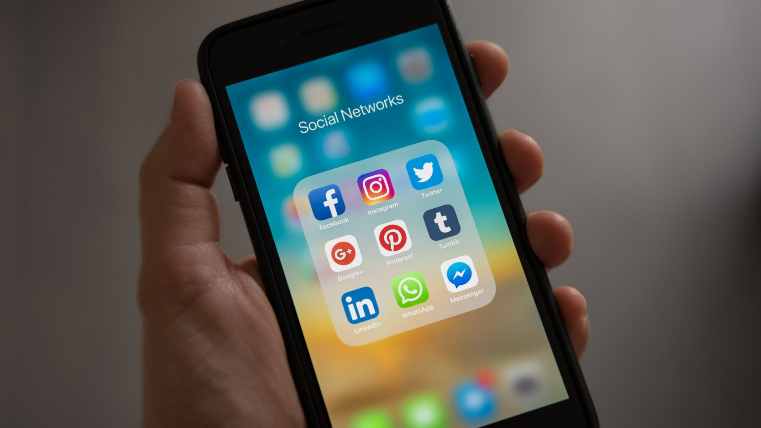 Posztoljunk, osszunk meg, kommenteljünk,❤️🔥👍-oljunk - ma van a Social Media Day!