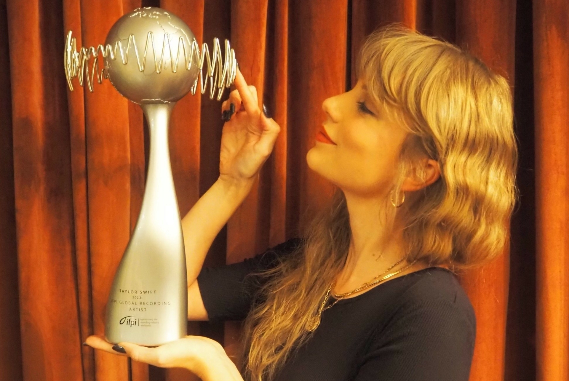 Taylor Swift rekordot döntött: harmadszor lett az év legsikeresebb előadója