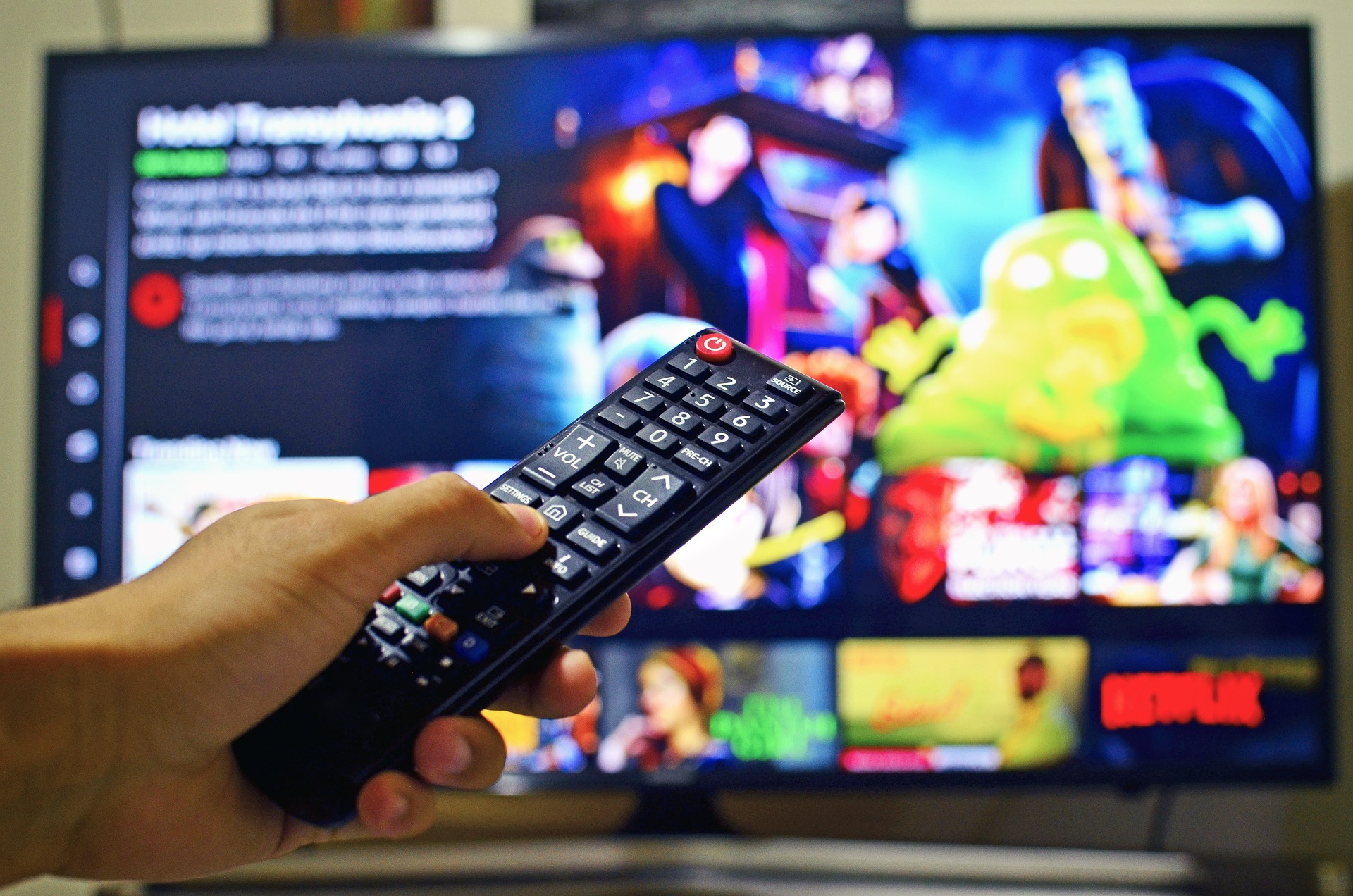 A netre költünk a legtöbbet, mégis a tv előtt lógunk többet