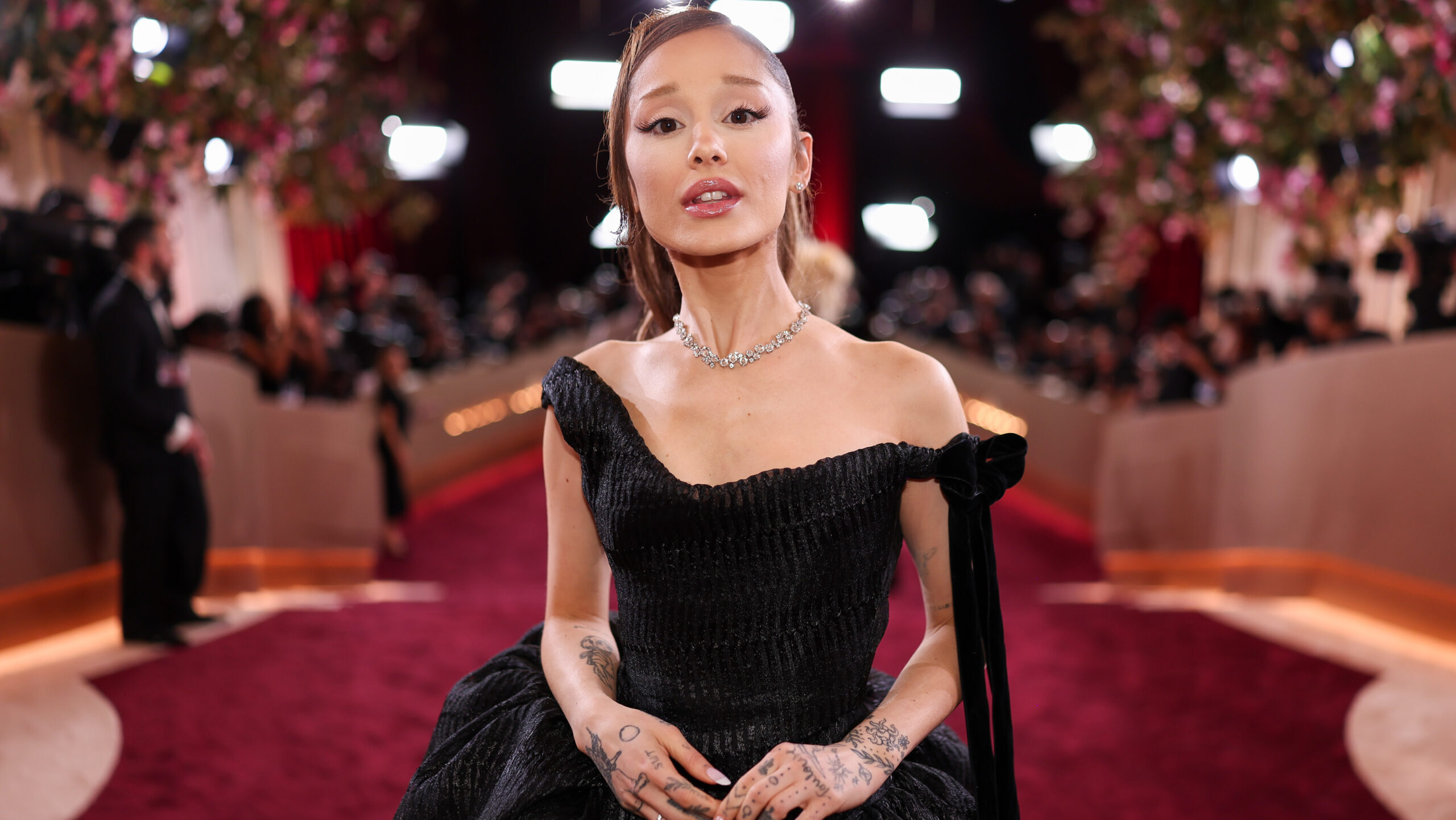 Ariana Grande kódolva jelentette be új albumát