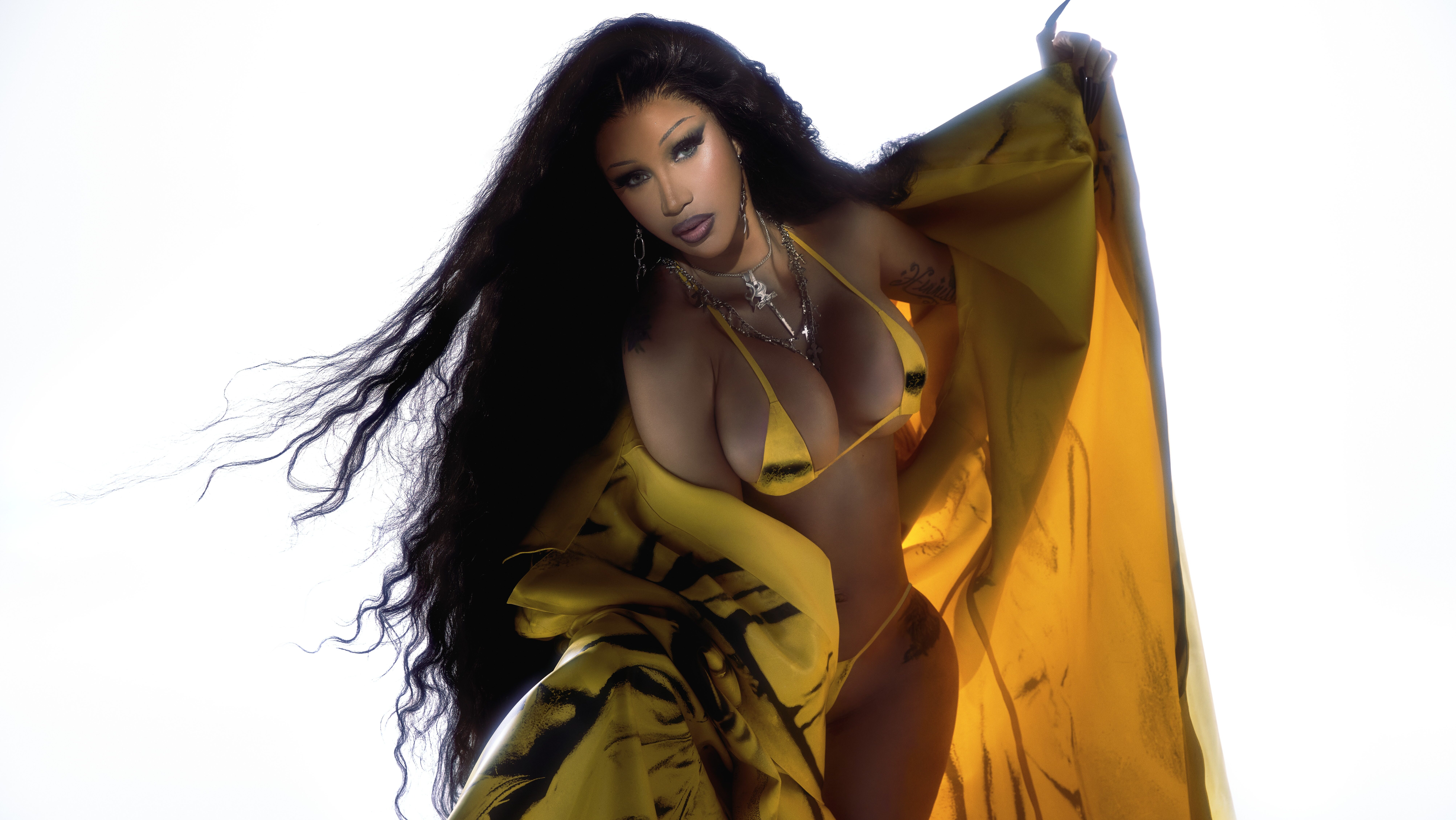 Új számmal törte meg a csendet Cardi B