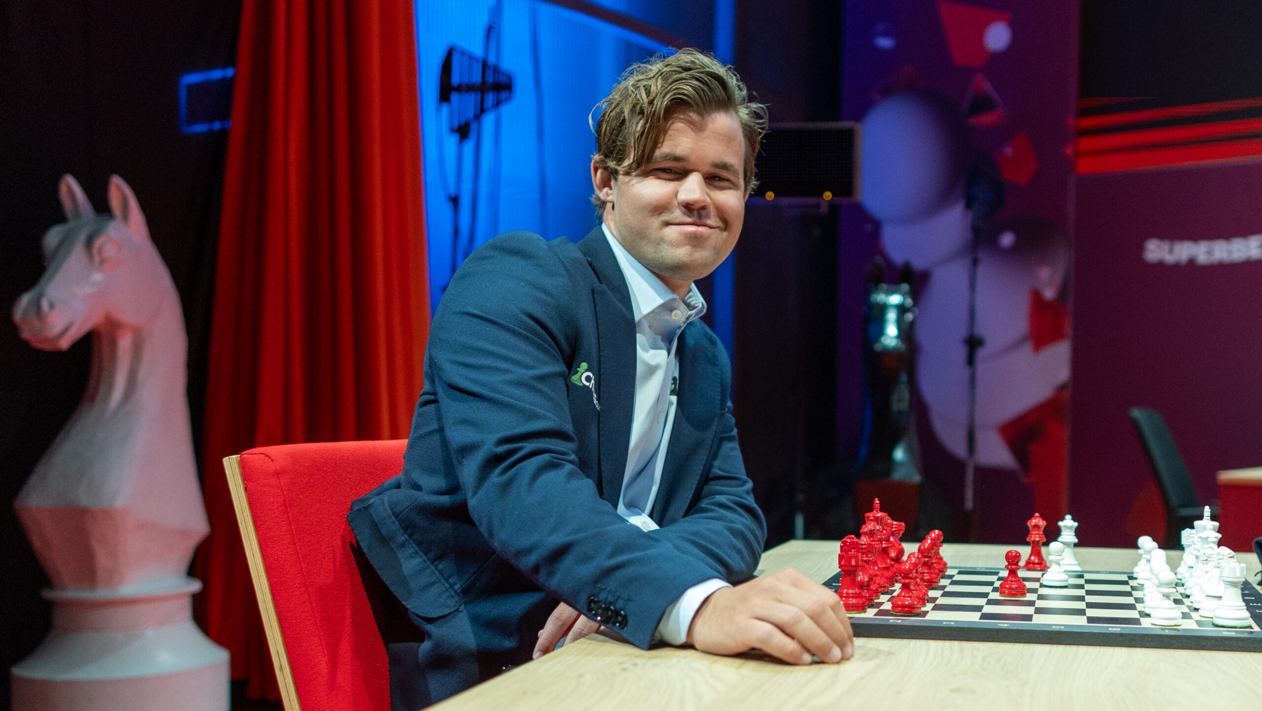 Tizennégy millió forintot ért Magnus Carlsen farmernadrágja