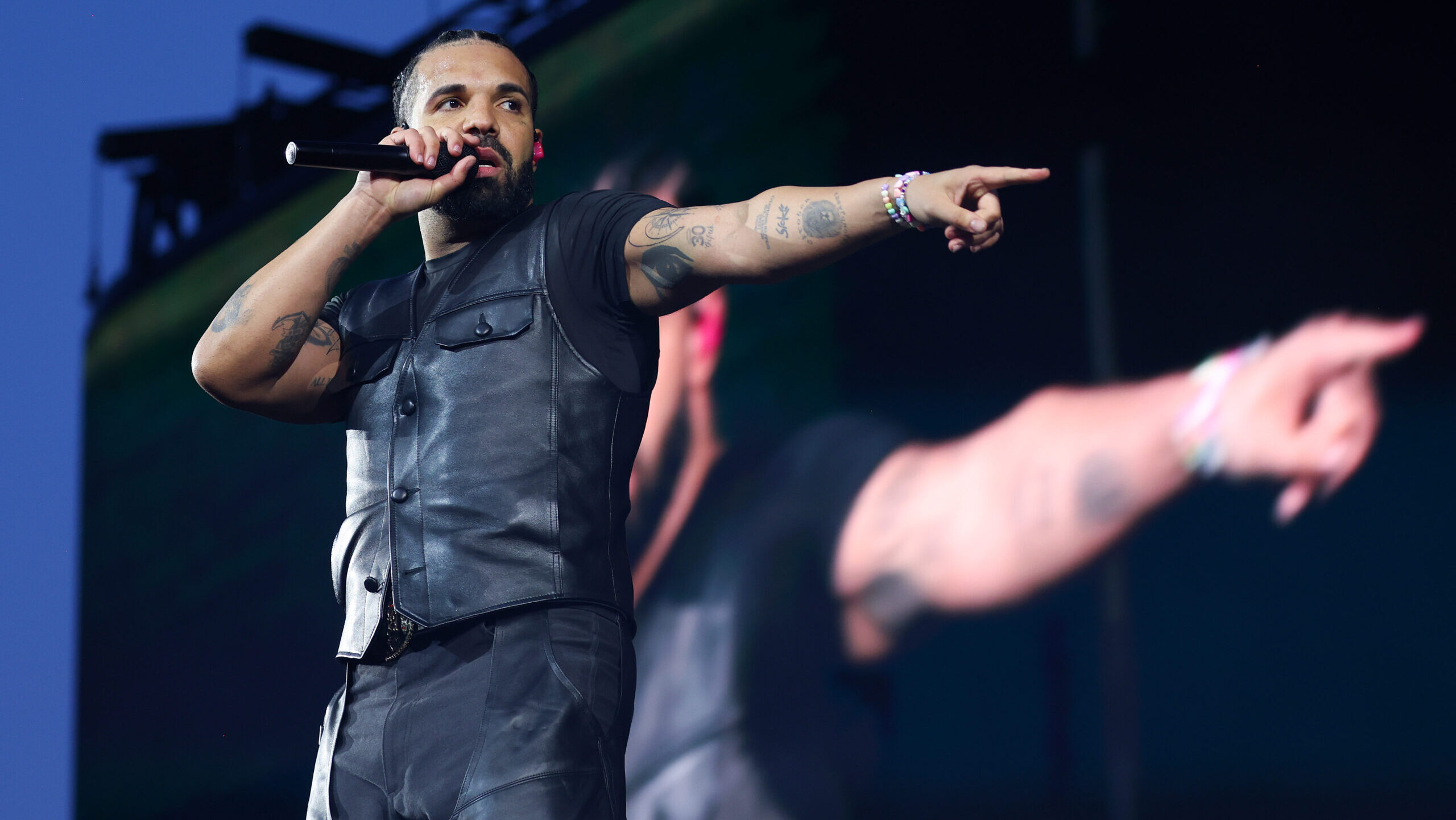 Drake uralja a Billboard kislemezlistáját – lekörözte Michael Jacksont
