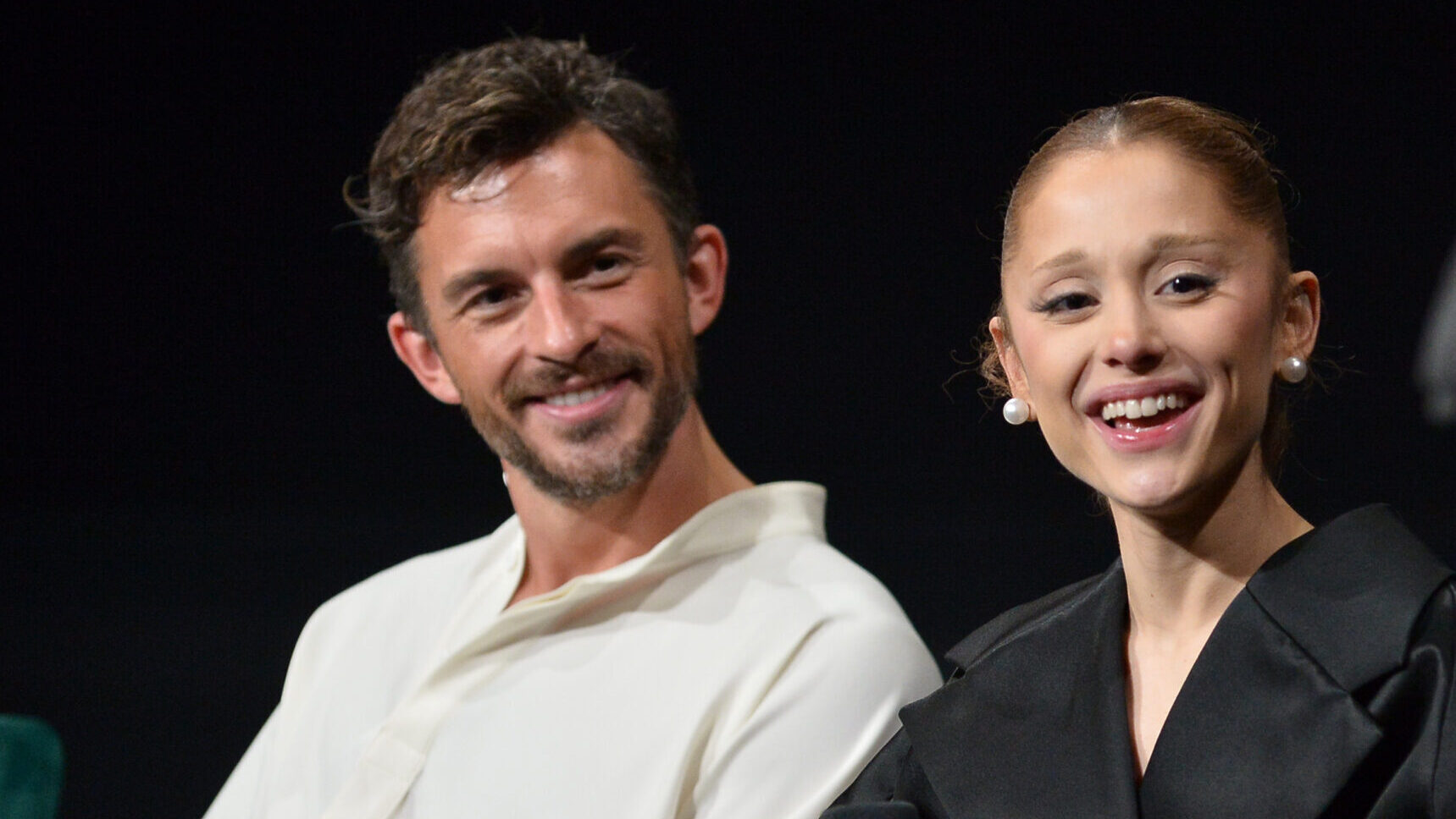 Nem állítják színpadra az Ariana Grande és Jonathan Bailey főszereplésével tervezett musicalt