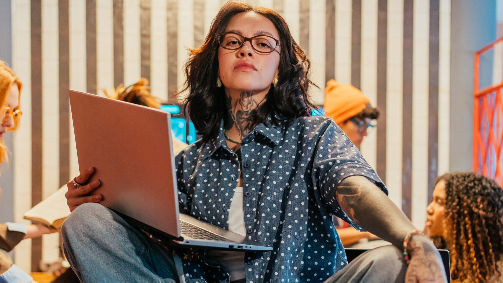 Gen Z: élményekre költenek, miközben már a nyugdíjra gondolnak