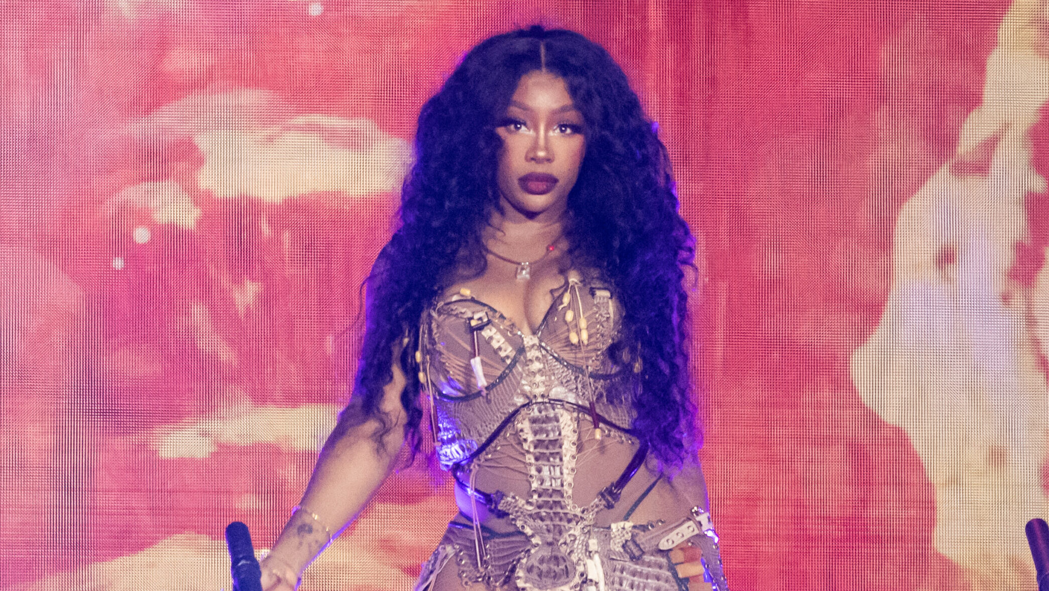 SZA visszatért a Billboard 200 élére