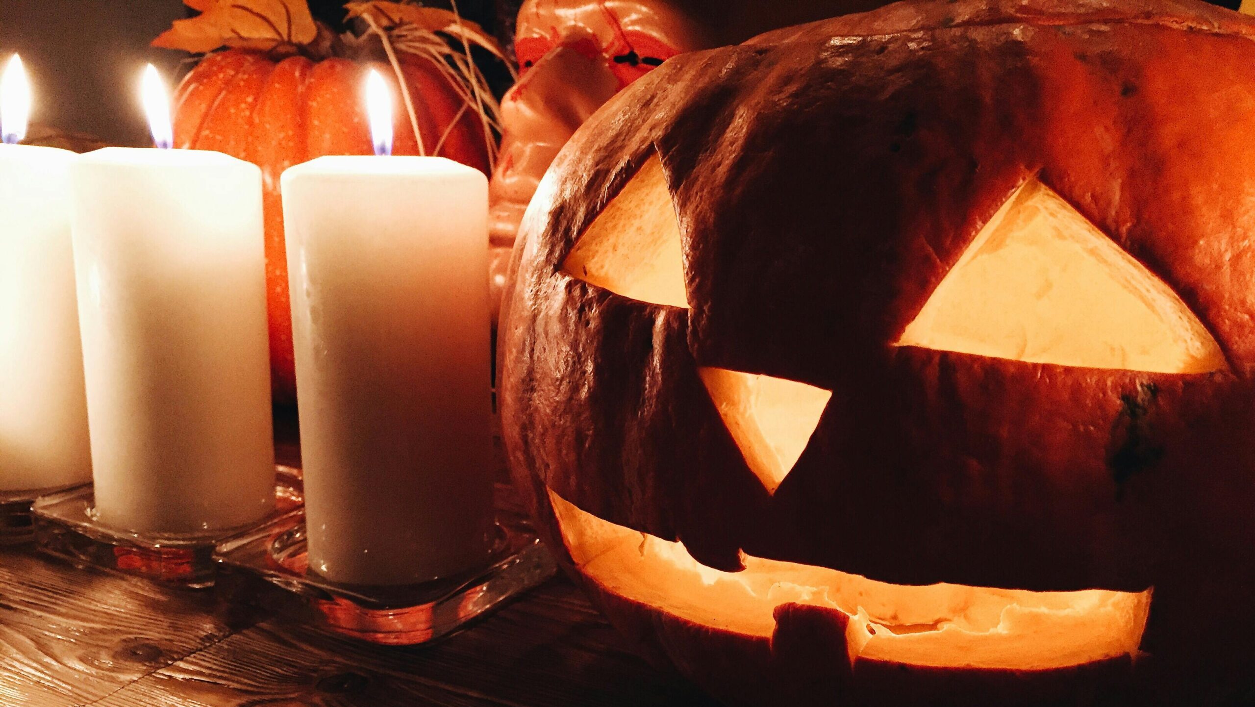 Vigyázzunk a gyertyákkal, mécsesekkel és töklámpásokkal!