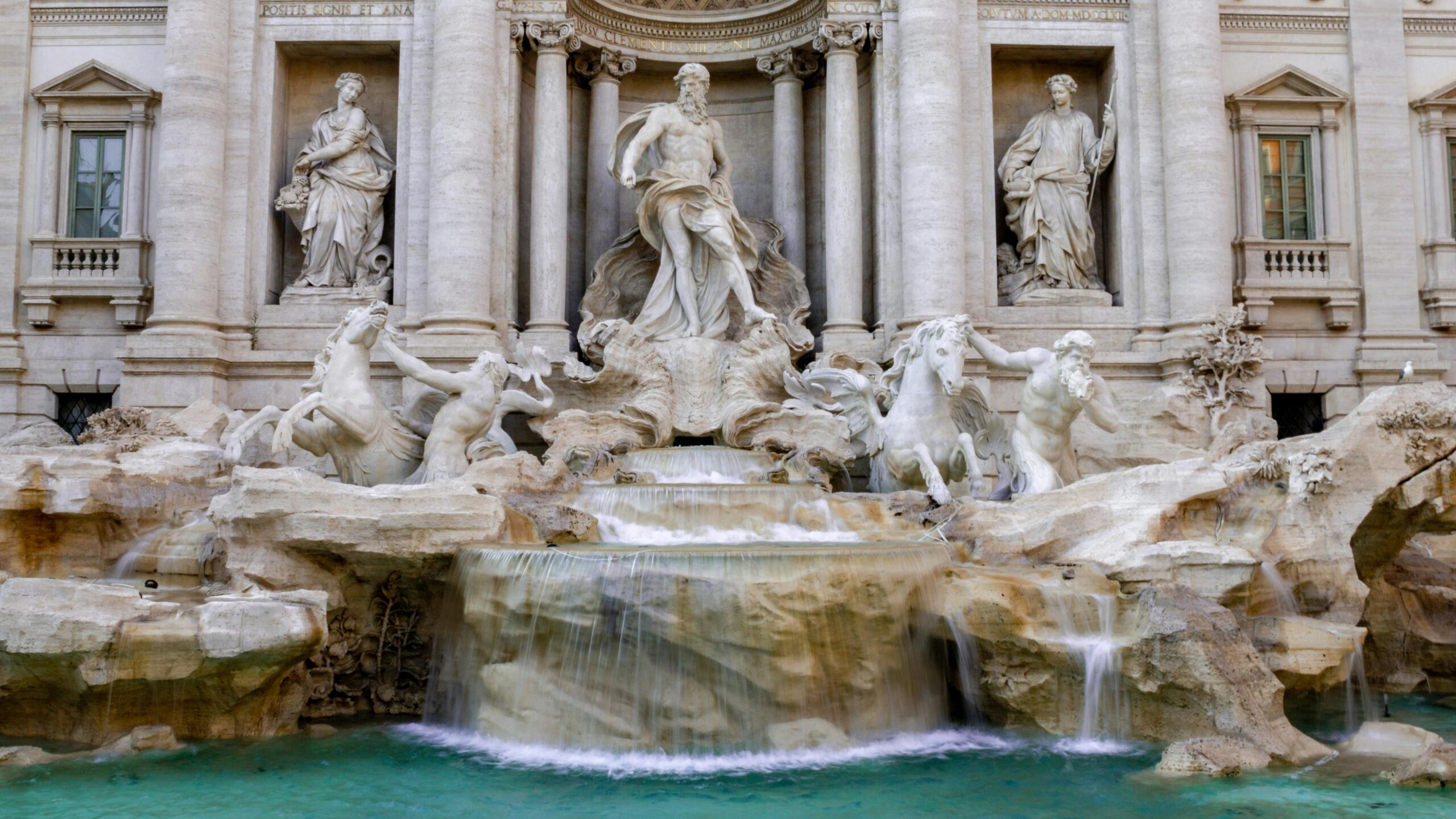 Fizetőssé vált a Trevi-kút