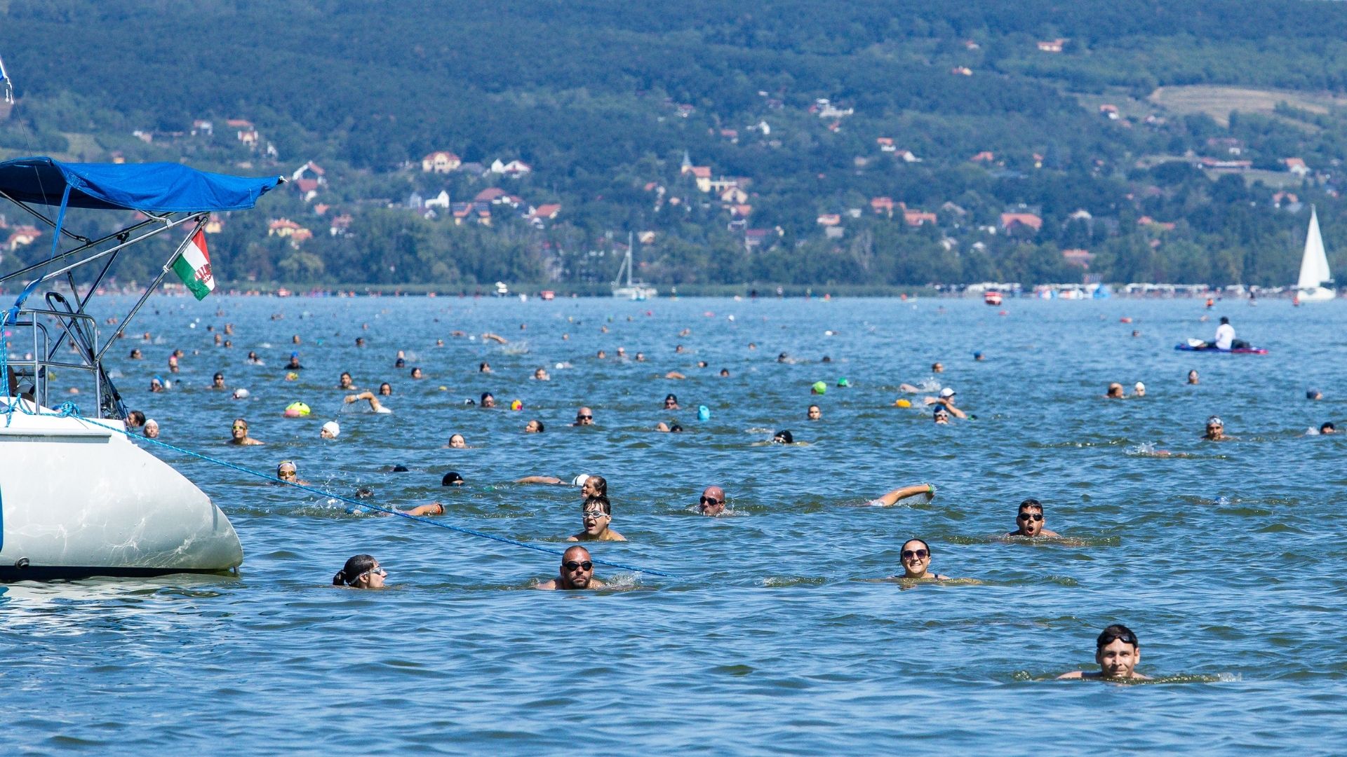 Tökéletes időben zajlott a Balaton átúszás