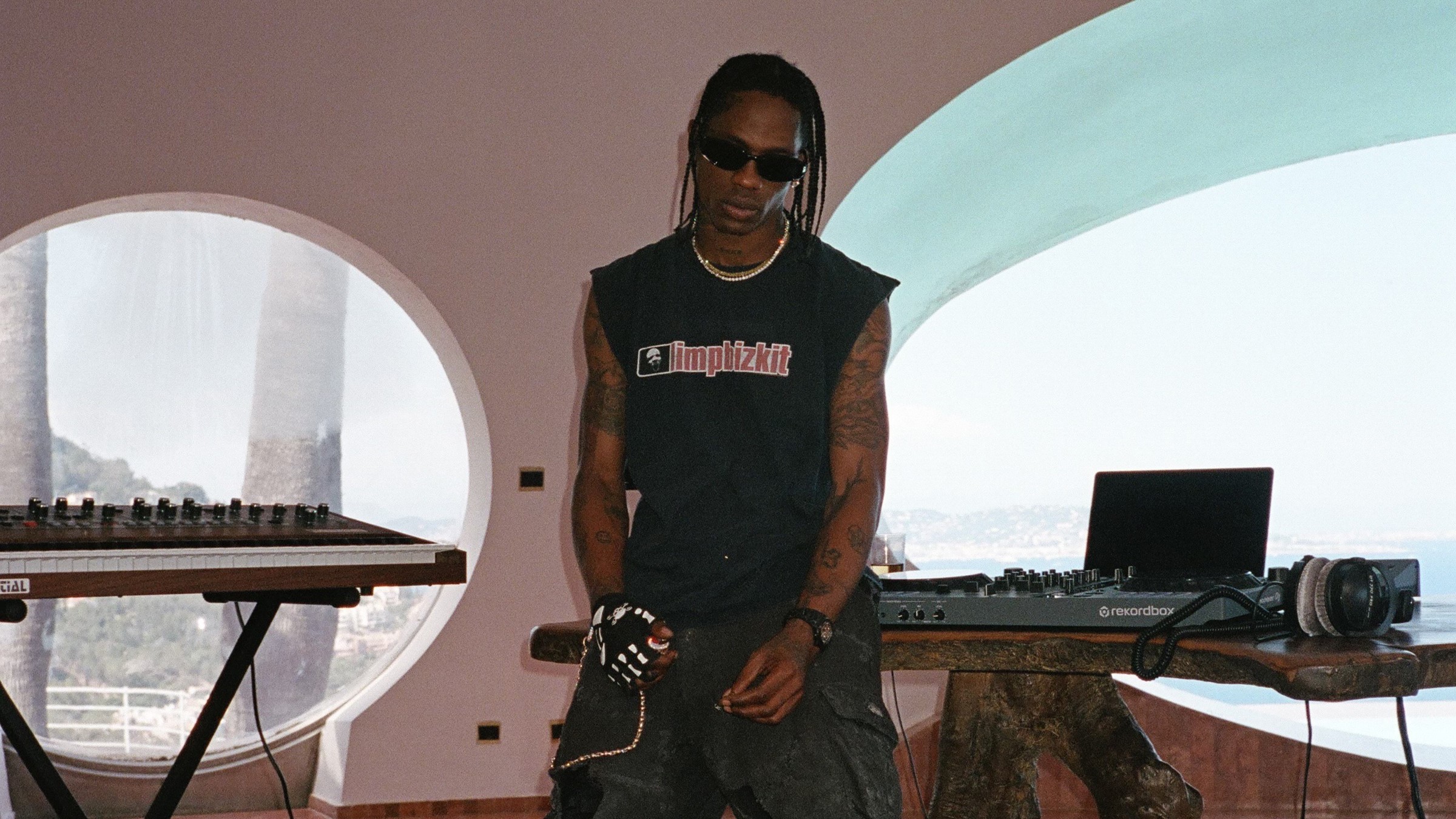 Vinyl kiadványok repítették Travis Scott tíz éves albumáta a Billboard élére